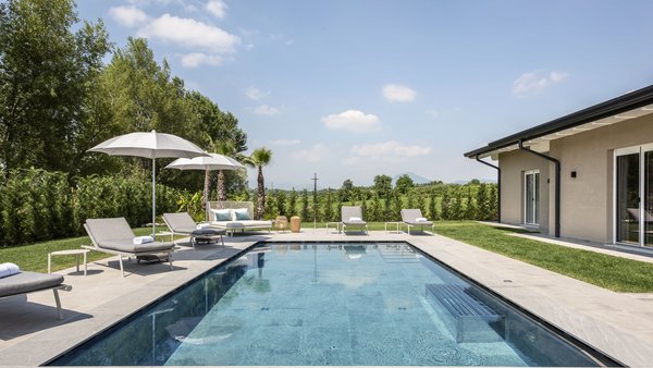 Relax in una villa con piscina sul Lago di Garda